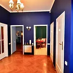 Fine Art Luxury Stay In The Old Town Absolute Center