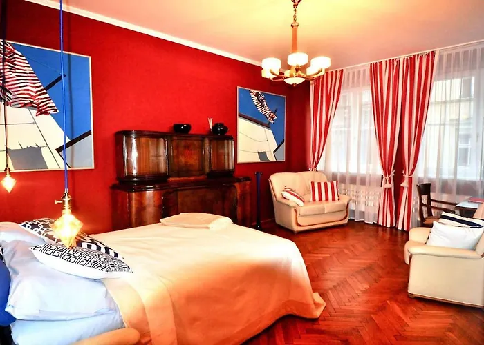 Fine Art Luxury Stay In The Old Town Absolute Center
