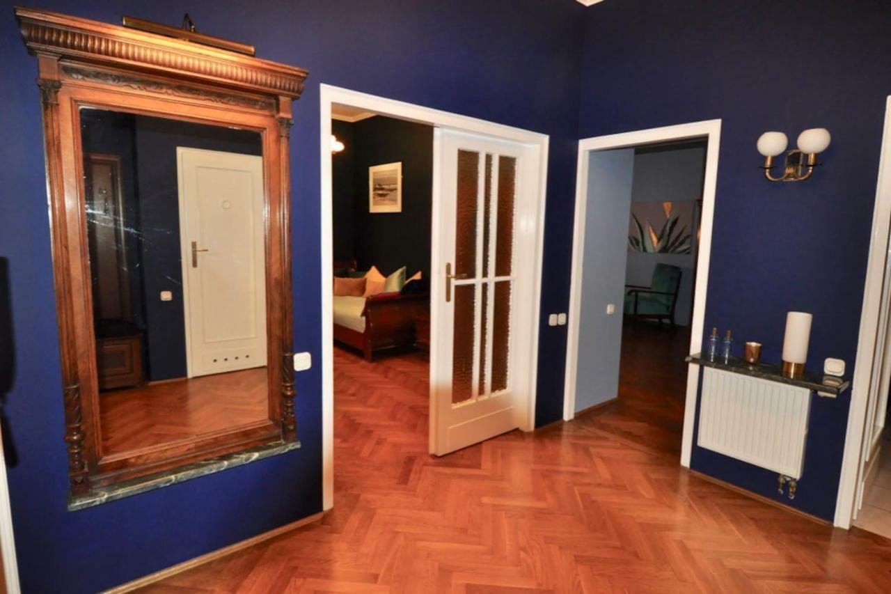 Fine Art Luxury In The Old Town Absolute Center Apartament