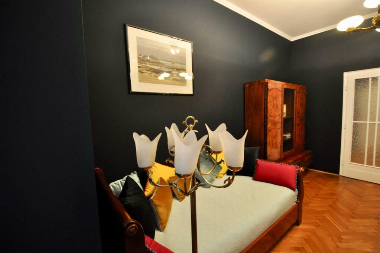 Fine Art Luxury In The Old Town Absolute Center Apartament